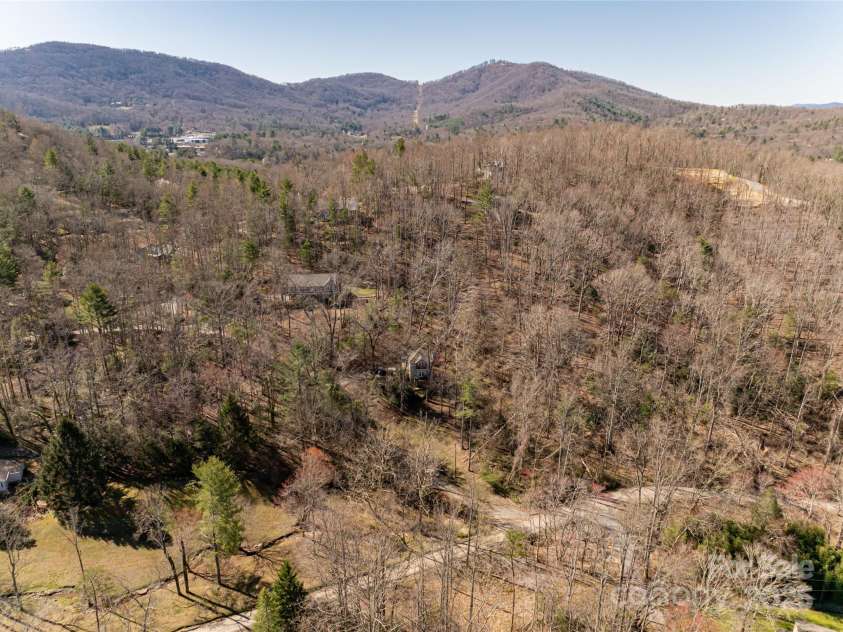 3 Angel Circle, Asheville, NC 28803.  MLS# CAR4238450, YatesRealty ID 13542. 