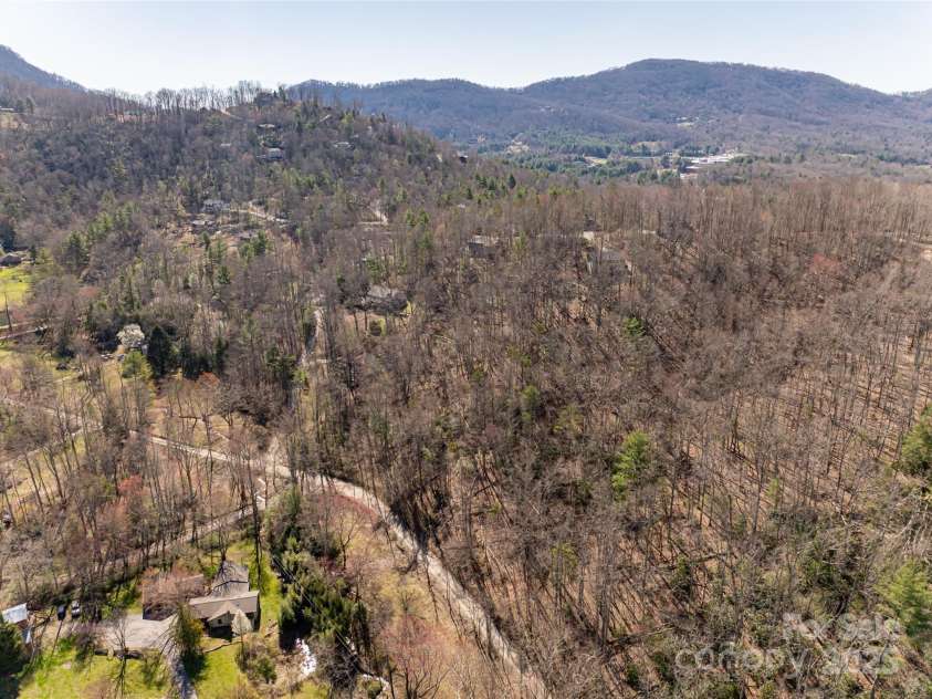 3 Angel Circle, Asheville, NC 28803.  MLS# CAR4238450, YatesRealty ID 13542. 