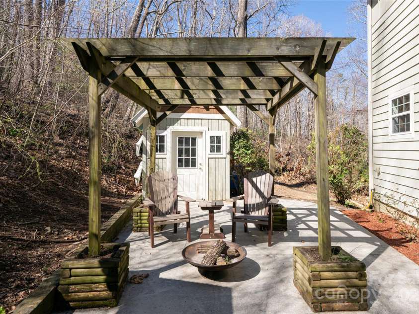 3 Angel Circle, Asheville, NC 28803.  MLS# CAR4238450, YatesRealty ID 13542. 