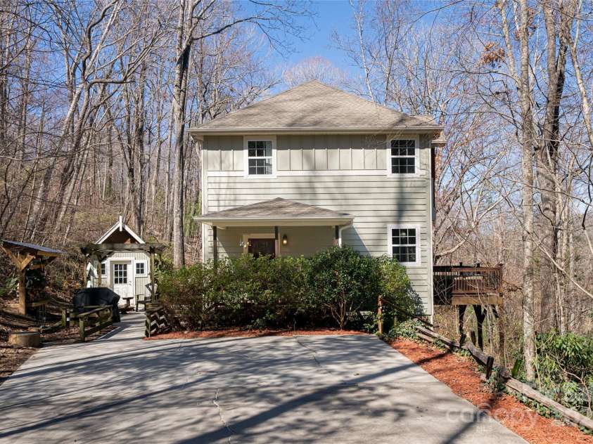 3 Angel Circle, Asheville, NC 28803.  MLS# CAR4238450, YatesRealty ID 13542. 