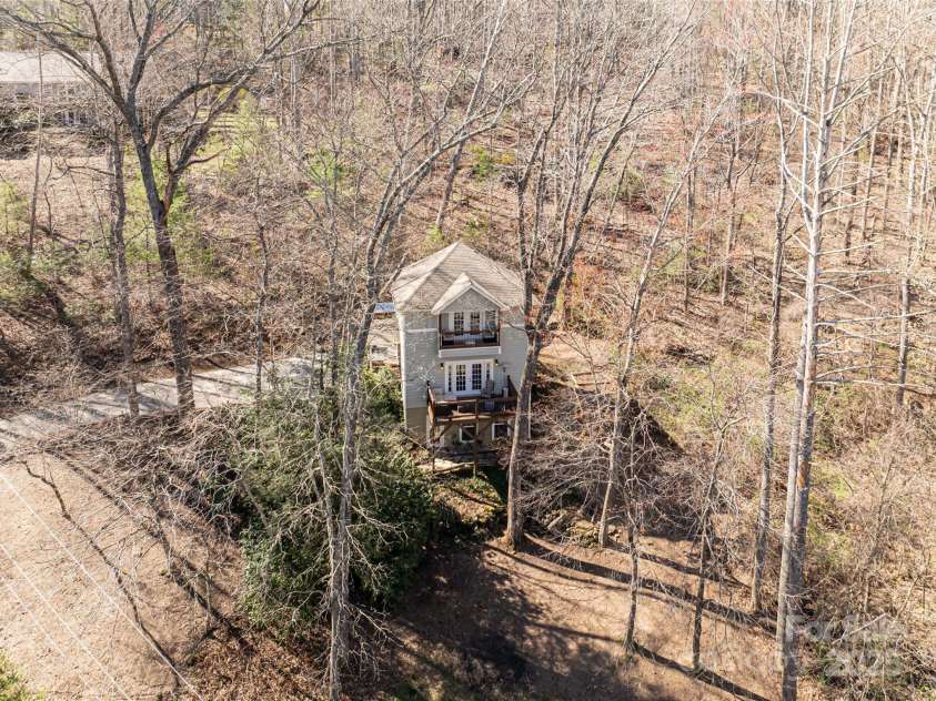 3 Angel Circle, Asheville, NC 28803.  MLS# CAR4238450, YatesRealty ID 13542. 