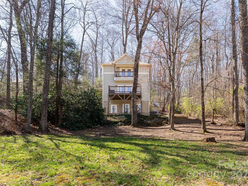 3 Angel Circle, Asheville, NC 28803.  MLS# CAR4238450, YatesRealty ID 13542. 
