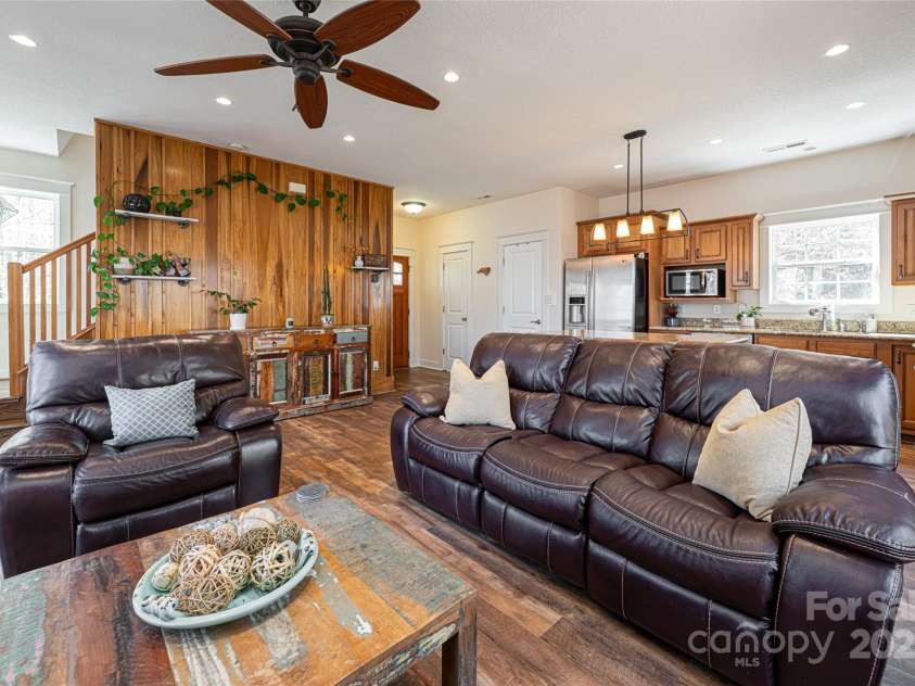 3 Angel Circle, Asheville, NC 28803.  MLS# CAR4238450, YatesRealty ID 13542. Comfortable living space