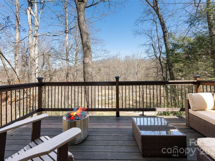 3 Angel Circle, Asheville, NC 28803.  MLS# CAR4238450, YatesRealty ID 13542. Could you get used to this?