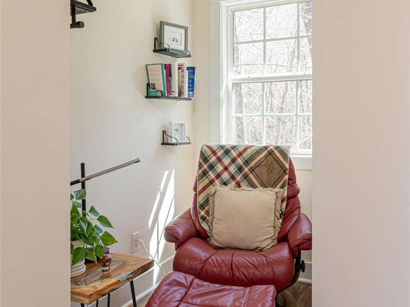 3 Angel Circle, Asheville, NC 28803.  MLS# CAR4238450, YatesRealty ID 13542. Great relaxation hub!