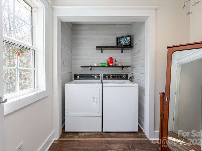 3 Angel Circle, Asheville, NC 28803.  MLS# CAR4238450, YatesRealty ID 13542. Laundry 1 of 2