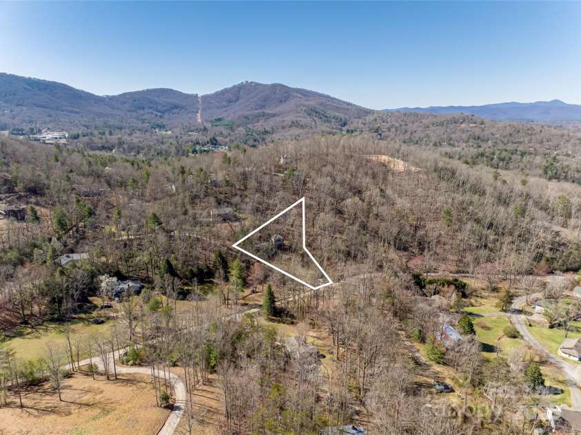 3 Angel Circle, Asheville, NC 28803.  MLS# CAR4238450, YatesRealty ID 13542. Lot lines are approximate