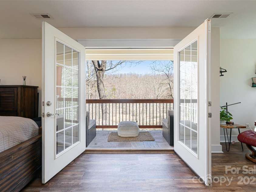 3 Angel Circle, Asheville, NC 28803.  MLS# CAR4238450, YatesRealty ID 13542. Sip your coffee from this amazing balcony.