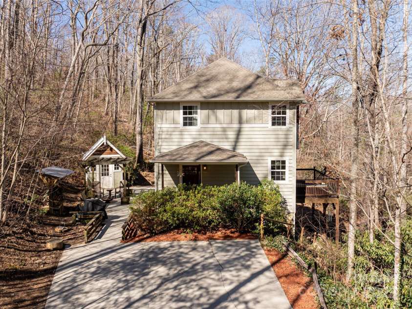 3 Angel Circle, Asheville, NC 28803.  MLS# CAR4238450, YatesRealty ID 13542. Welcome to 3 Angel Circle, Asheville!