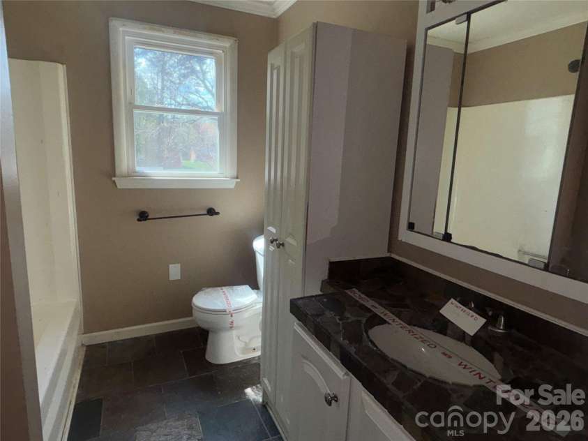 2618 32nd Avenue, Hickory, NC 28601.  MLS# CAR4360944, YatesRealty ID 13543. 