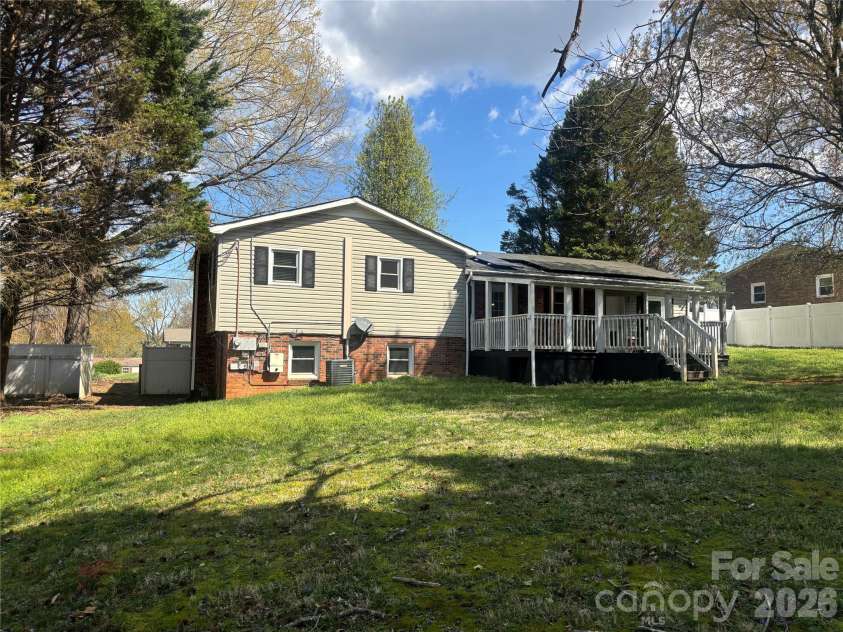 2618 32nd Avenue, Hickory, NC 28601.  MLS# CAR4360944, YatesRealty ID 13543. Bath View