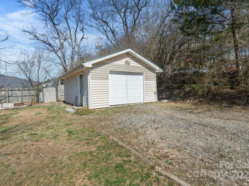 6 Central Avenue, Bryson City, NC 28713.  MLS# CAR4231024, YatesRealty ID 13543. 