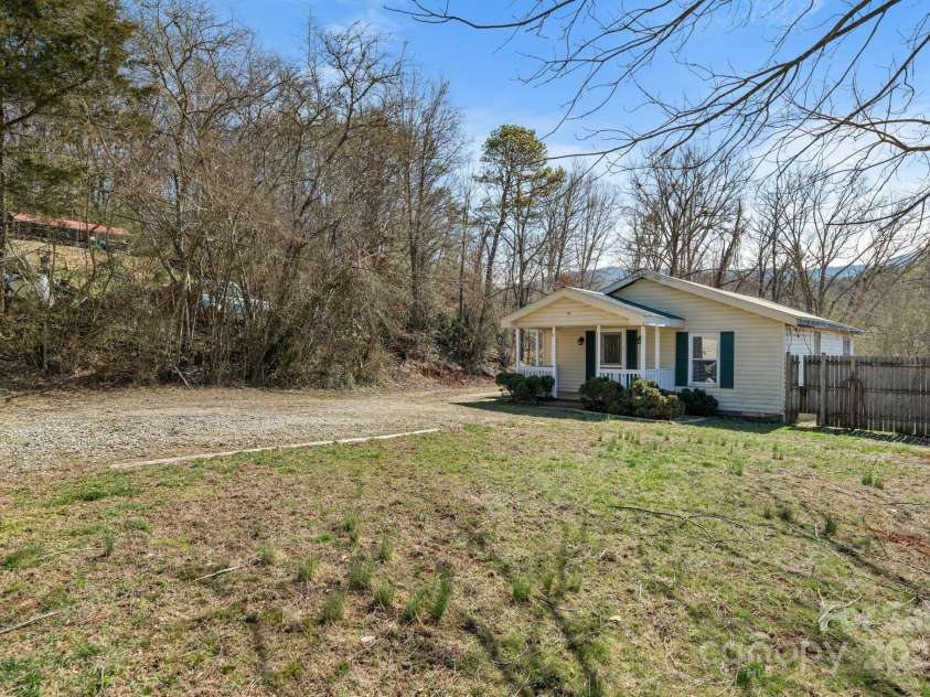 6 Central Avenue, Bryson City, NC 28713.  MLS# CAR4231024, YatesRealty ID 13543. 