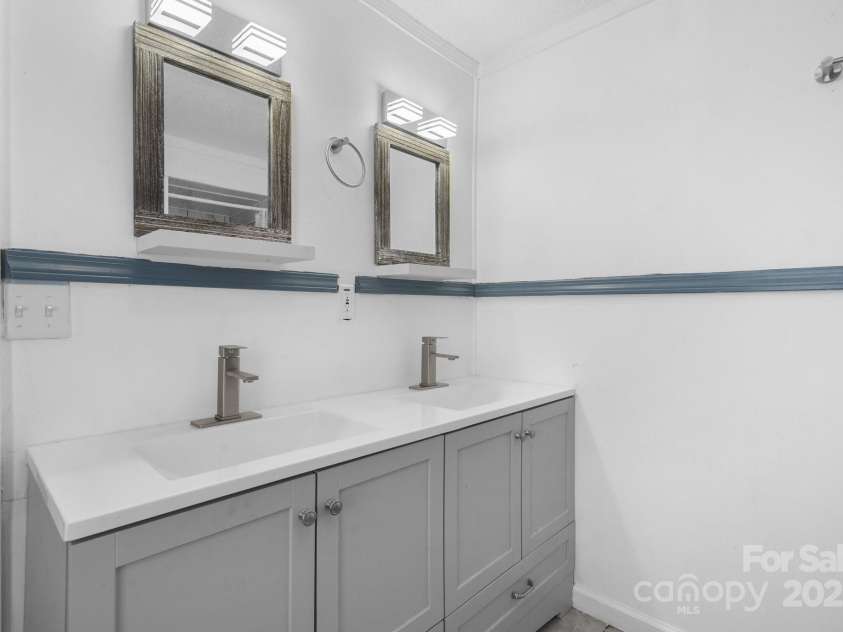 6 Central Avenue, Bryson City, NC 28713.  MLS# CAR4231024, YatesRealty ID 13543. 