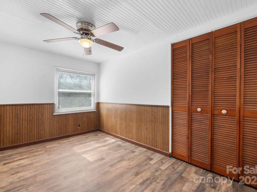 6 Central Avenue, Bryson City, NC 28713.  MLS# CAR4231024, YatesRealty ID 13543. 