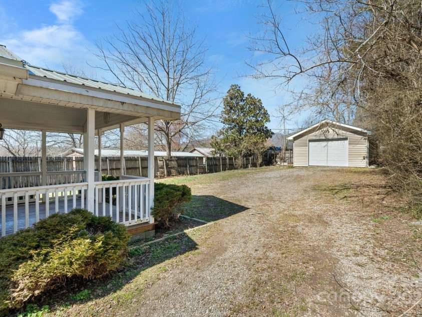 6 Central Avenue, Bryson City, NC 28713.  MLS# CAR4231024, YatesRealty ID 13543. 