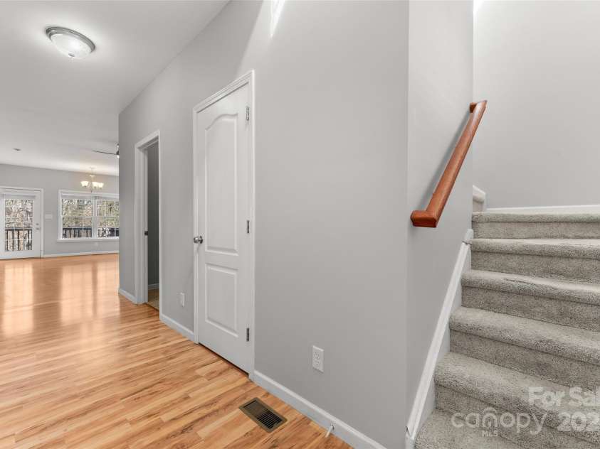 70 Kirby Road, Asheville, NC 28806.  MLS# CAR4240713, YatesRealty ID 13544. 