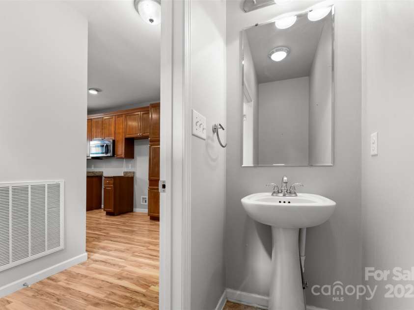 70 Kirby Road, Asheville, NC 28806.  MLS# CAR4240713, YatesRealty ID 13544. 