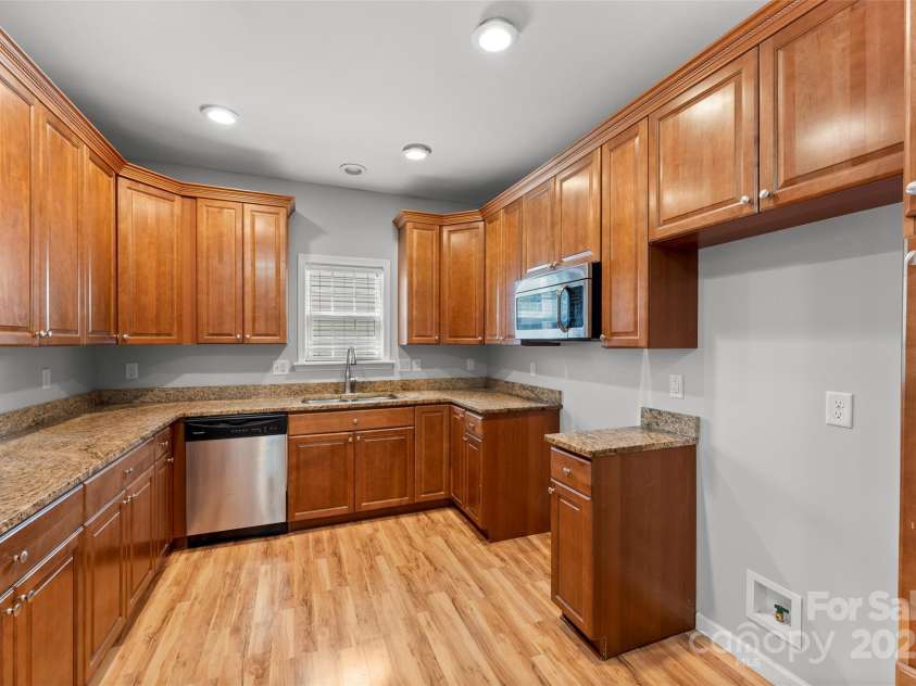 70 Kirby Road, Asheville, NC 28806.  MLS# CAR4240713, YatesRealty ID 13544. 