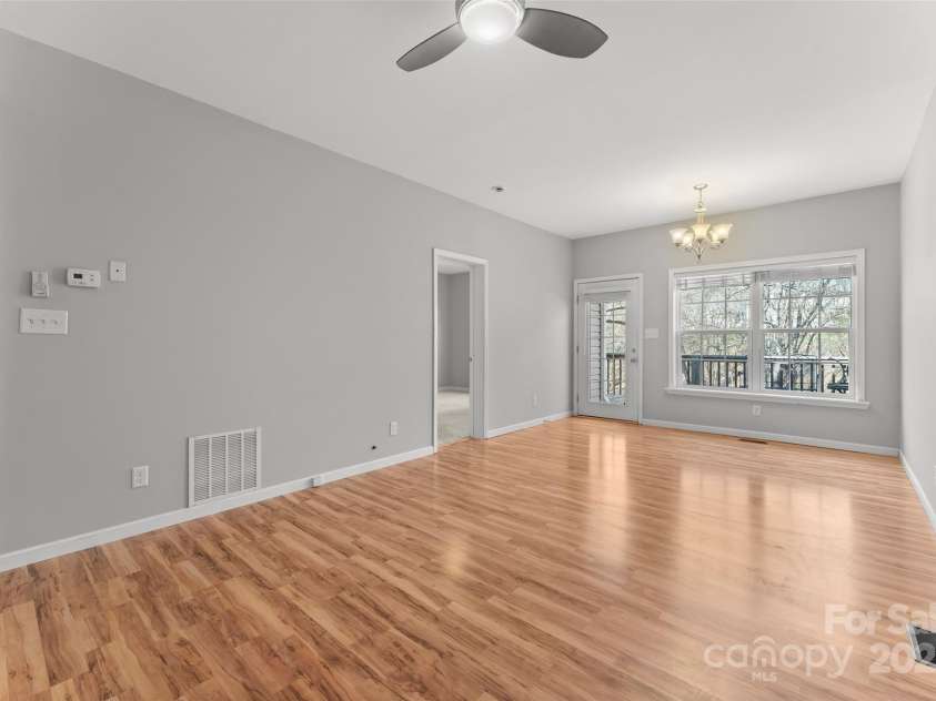 70 Kirby Road, Asheville, NC 28806.  MLS# CAR4240713, YatesRealty ID 13544. 