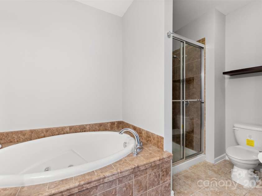 70 Kirby Road, Asheville, NC 28806.  MLS# CAR4240713, YatesRealty ID 13544. 