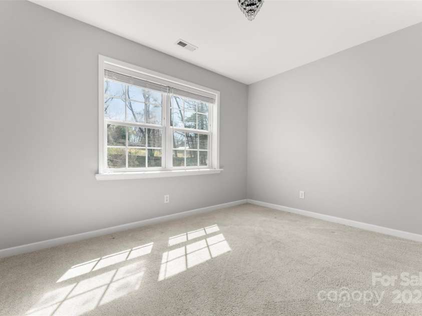 70 Kirby Road, Asheville, NC 28806.  MLS# CAR4240713, YatesRealty ID 13544. 