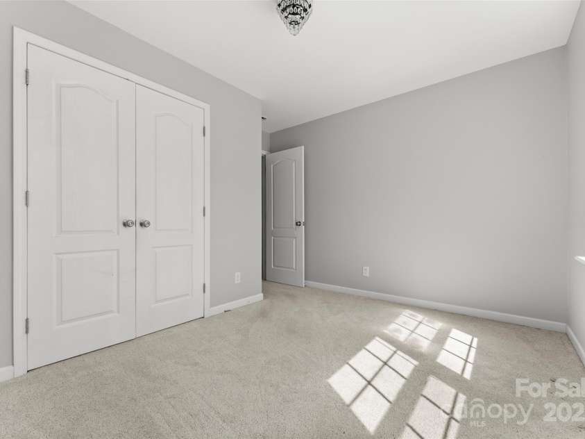 70 Kirby Road, Asheville, NC 28806.  MLS# CAR4240713, YatesRealty ID 13544. 