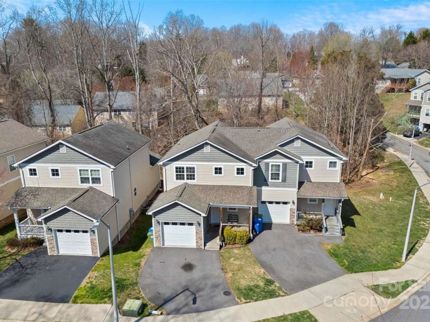 70 Kirby Road, Asheville, NC 28806.  MLS# CAR4240713, YatesRealty ID 13544. 