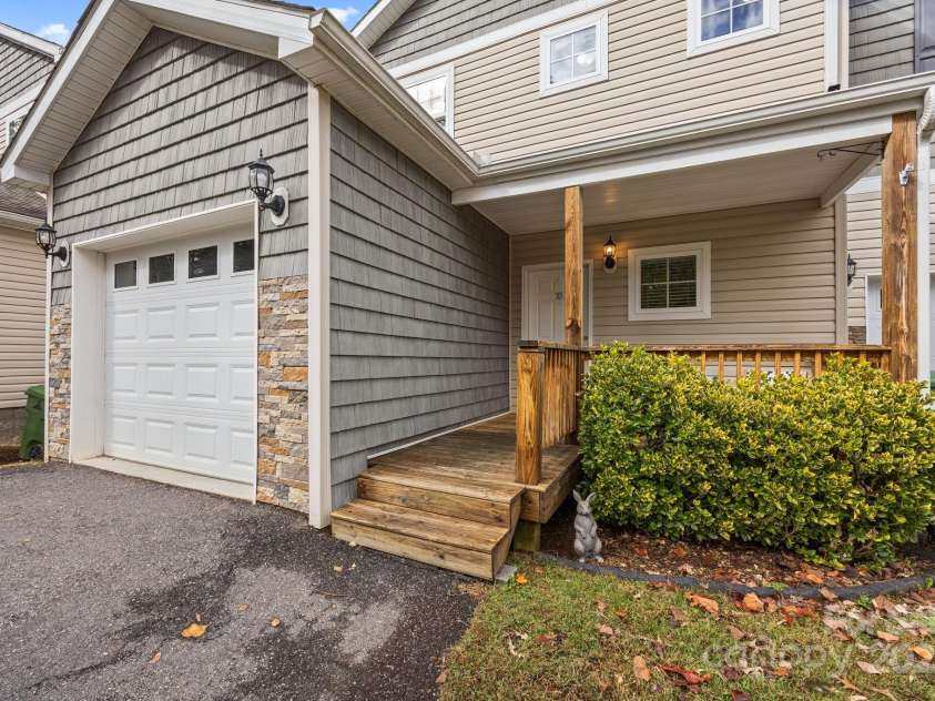 70 Kirby Road, Asheville, NC 28806.  MLS# CAR4315161, YatesRealty ID 13544. 