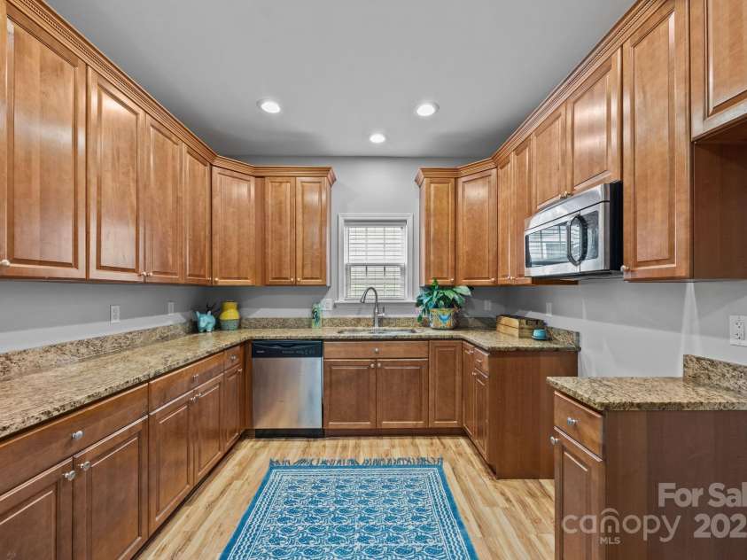 70 Kirby Road, Asheville, NC 28806.  MLS# CAR4315161, YatesRealty ID 13544. 