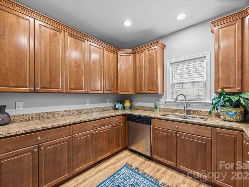 70 Kirby Road, Asheville, NC 28806.  MLS# CAR4315161, YatesRealty ID 13544. 