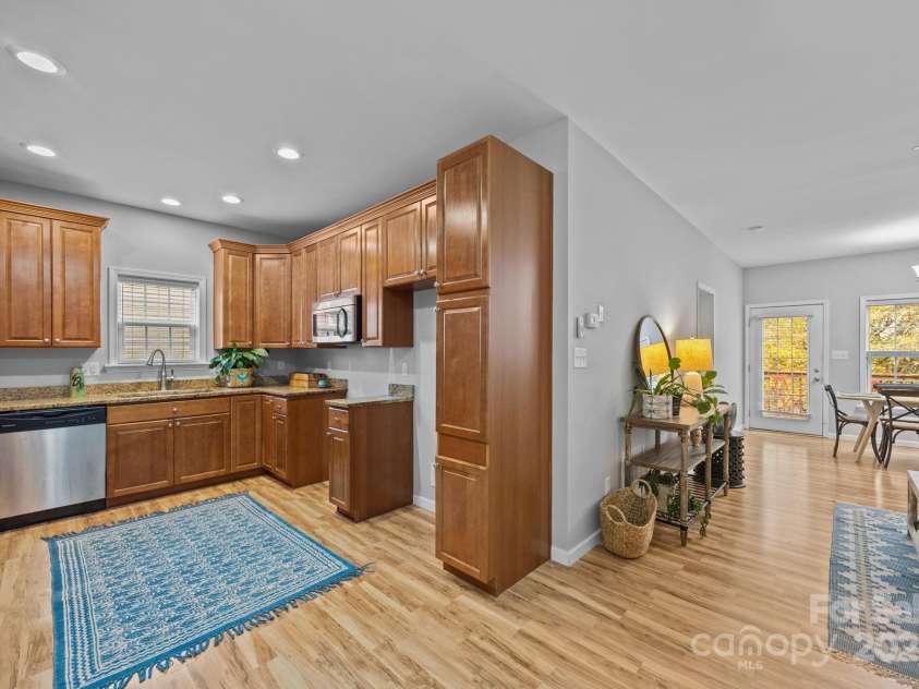 70 Kirby Road, Asheville, NC 28806.  MLS# CAR4315161, YatesRealty ID 13544. 