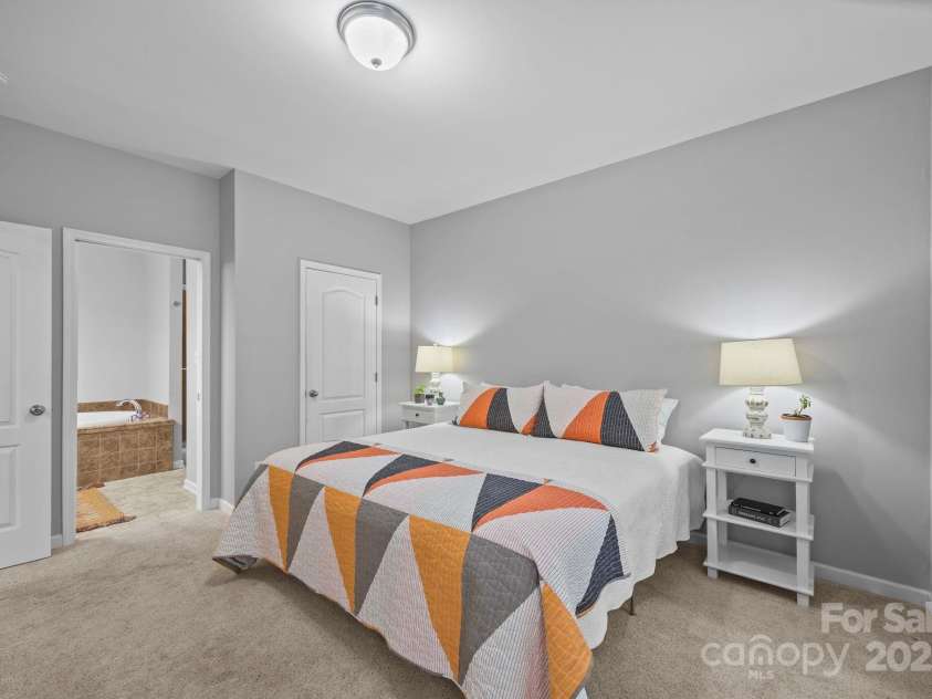 70 Kirby Road, Asheville, NC 28806.  MLS# CAR4315161, YatesRealty ID 13544. 