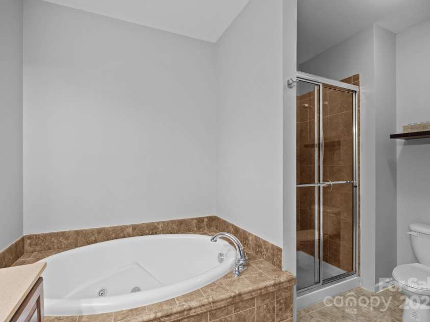 70 Kirby Road, Asheville, NC 28806.  MLS# CAR4315161, YatesRealty ID 13544. 