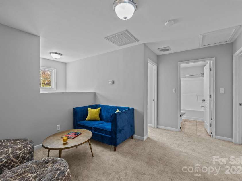 70 Kirby Road, Asheville, NC 28806.  MLS# CAR4315161, YatesRealty ID 13544. 