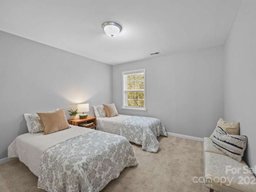 70 Kirby Road, Asheville, NC 28806.  MLS# CAR4315161, YatesRealty ID 13544. 