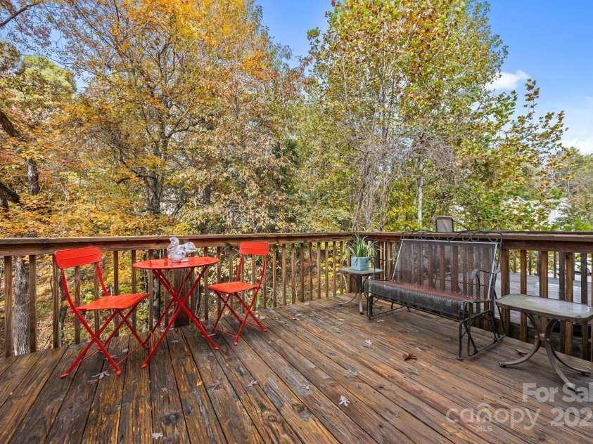 70 Kirby Road, Asheville, NC 28806.  MLS# CAR4315161, YatesRealty ID 13544. 