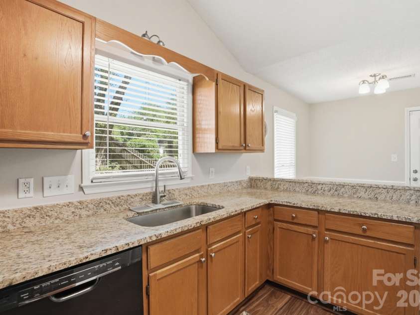 1539 Bear Mountain Road, Charlotte, NC 28214.  MLS# CAR4368236, YatesRealty ID 13545. 