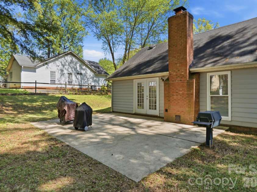 1539 Bear Mountain Road, Charlotte, NC 28214.  MLS# CAR4368236, YatesRealty ID 13545. 