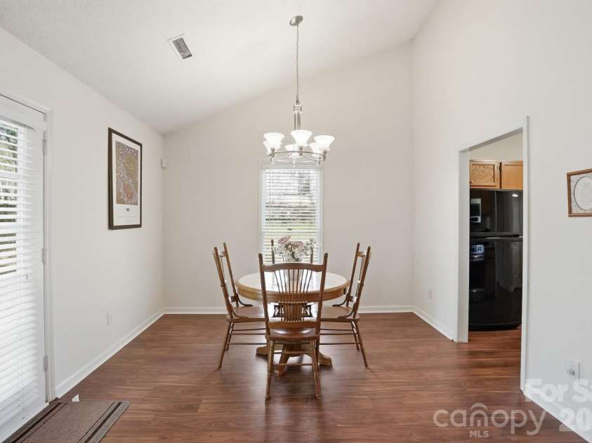 1539 Bear Mountain Road, Charlotte, NC 28214.  MLS# CAR4368236, YatesRealty ID 13545. Dining room