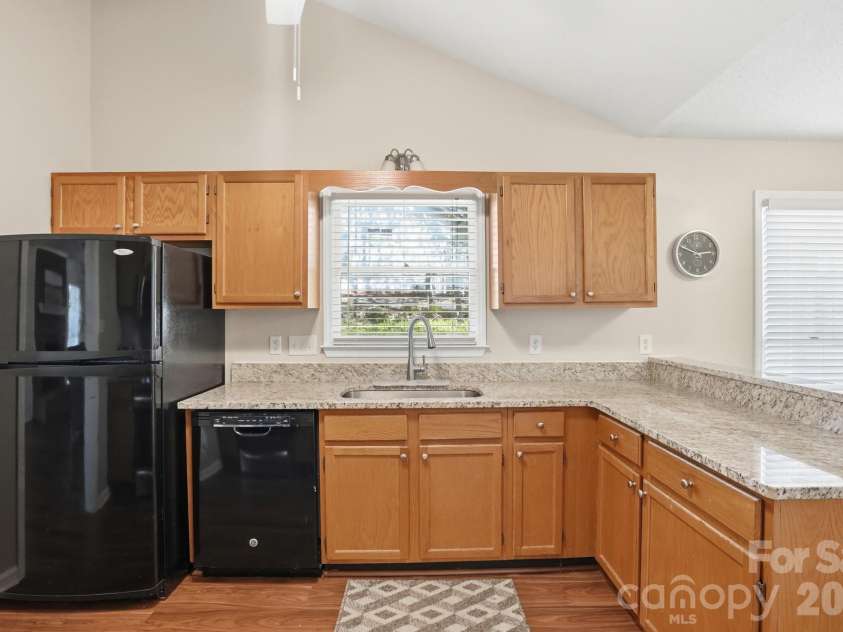1539 Bear Mountain Road, Charlotte, NC 28214.  MLS# CAR4368236, YatesRealty ID 13545. Kitchen