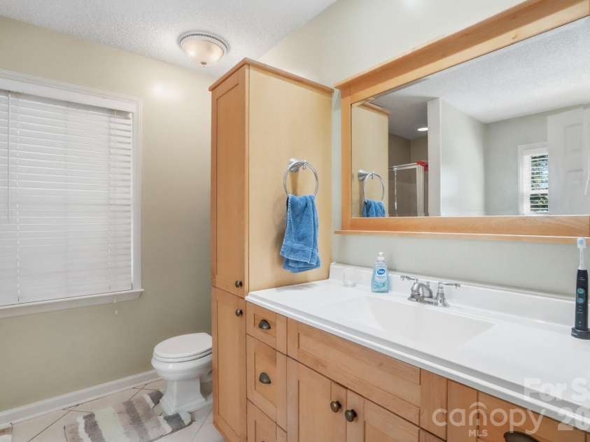 1539 Bear Mountain Road, Charlotte, NC 28214.  MLS# CAR4368236, YatesRealty ID 13545. Primary Bathroom