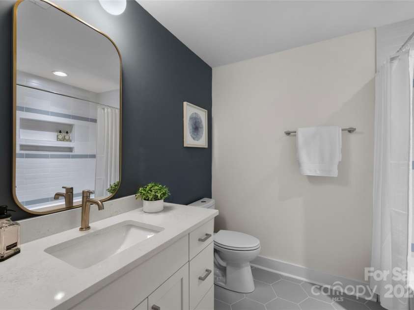 3109 Colyer Place, Charlotte, NC 28205.  MLS# CAR4187031, YatesRealty ID 13545. 
