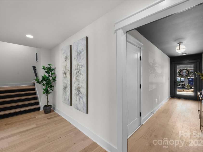 3109 Colyer Place, Charlotte, NC 28205.  MLS# CAR4187031, YatesRealty ID 13545. 