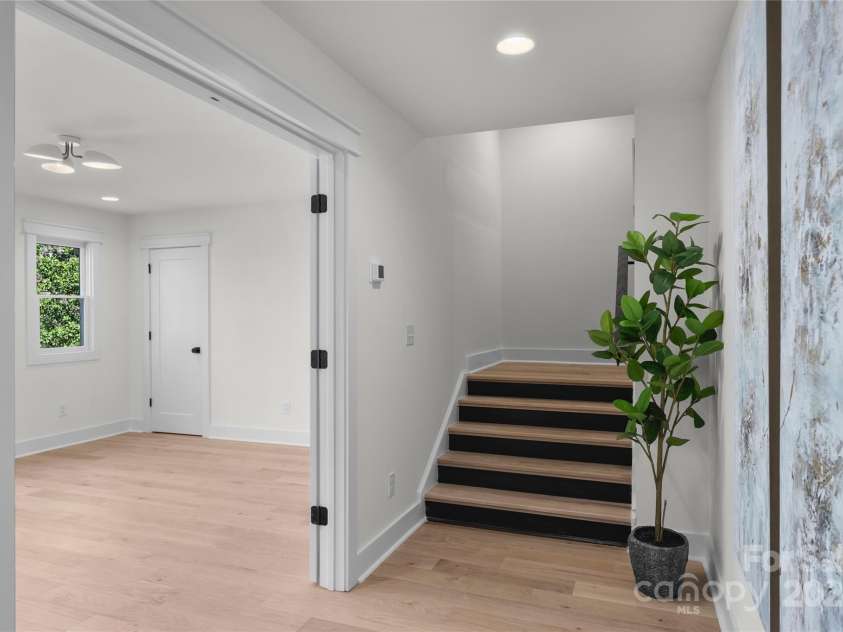 3109 Colyer Place, Charlotte, NC 28205.  MLS# CAR4187031, YatesRealty ID 13545. 