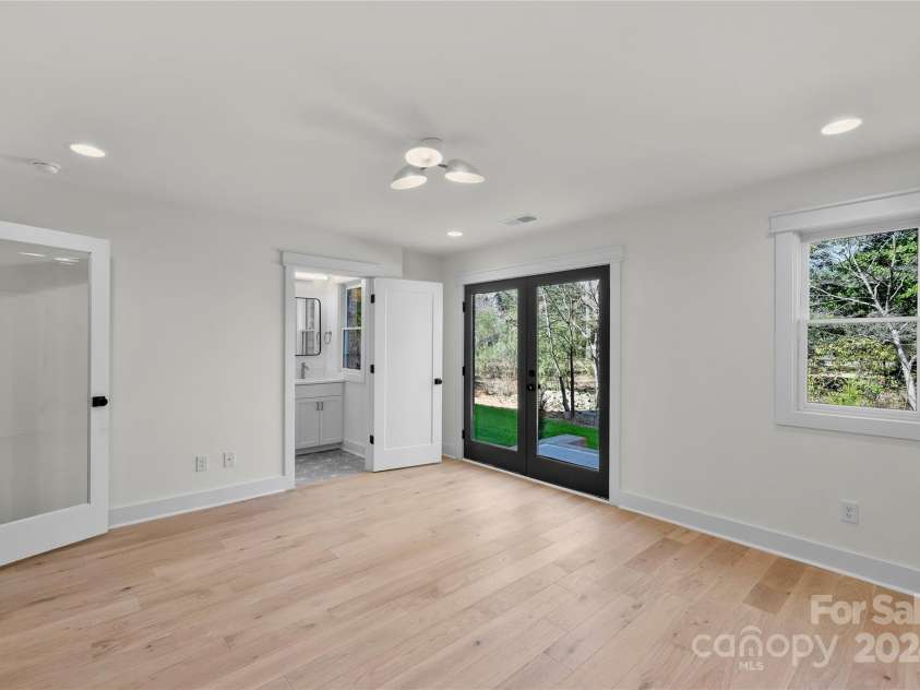 3109 Colyer Place, Charlotte, NC 28205.  MLS# CAR4187031, YatesRealty ID 13545. 