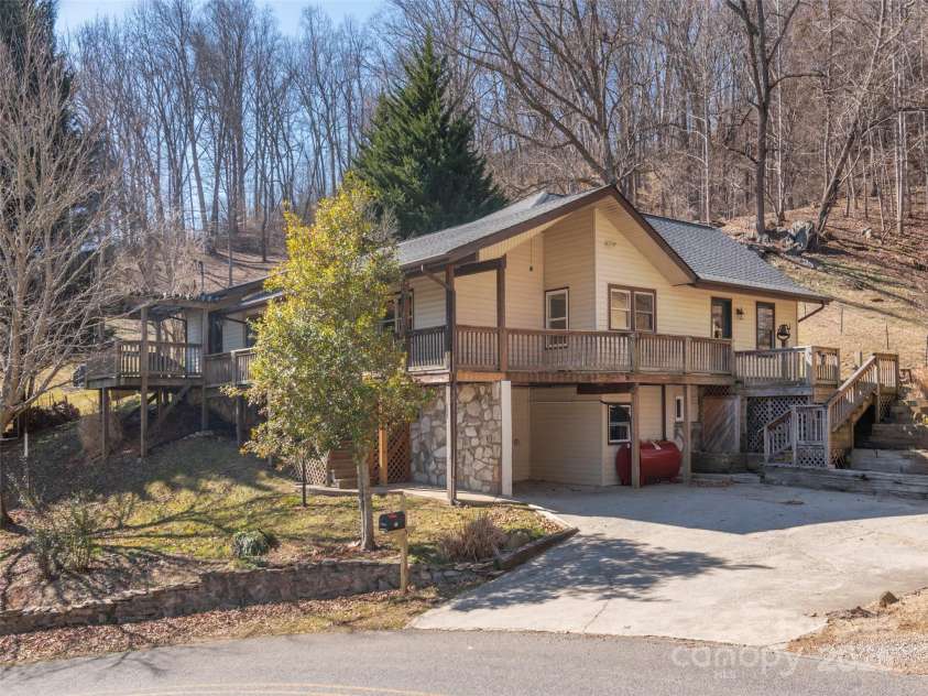 303 Miami Drive, Waynesville, NC 28785.  MLS# CAR4220440, YatesRealty ID 13546. 