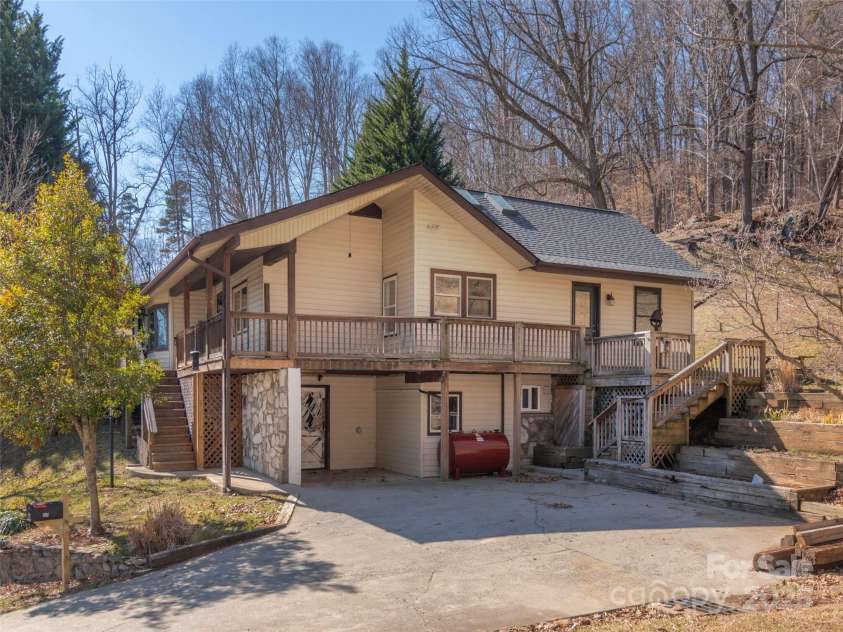 303 Miami Drive, Waynesville, NC 28785.  MLS# CAR4220440, YatesRealty ID 13546. 