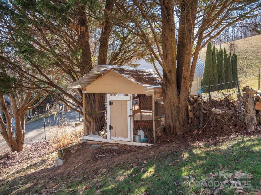 303 Miami Drive, Waynesville, NC 28785.  MLS# CAR4220440, YatesRealty ID 13546. 