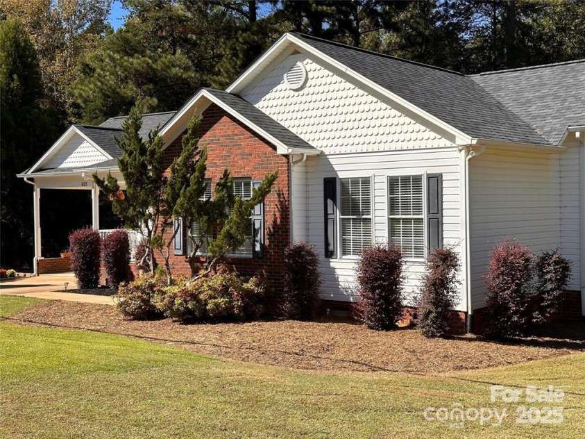 625 Wildwood Drive, Rock Hill, SC 29730.  MLS# CAR4257496, YatesRealty ID 13547. 